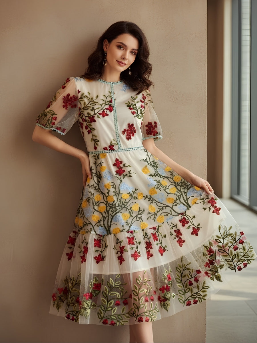 Vestido bordado de malla – Almendra