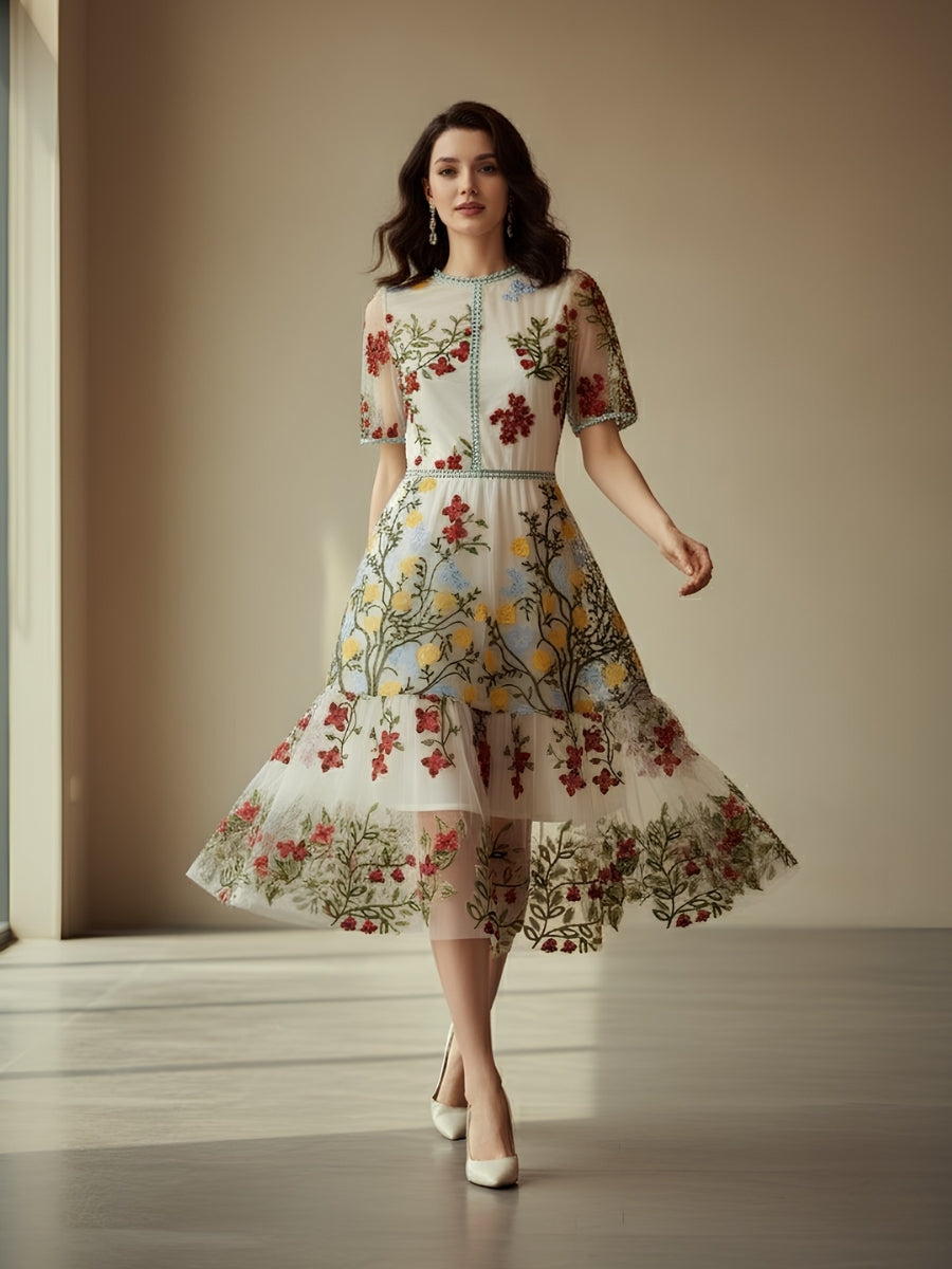 Vestido bordado de malla – Almendra