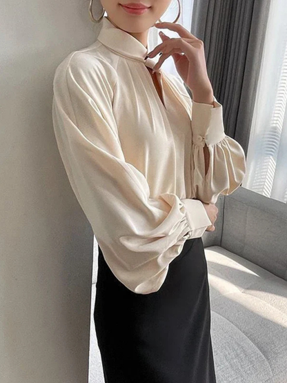 Blusa satinada con cuello alto – Amely