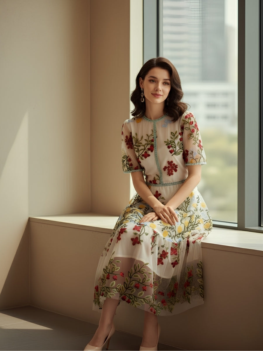 Vestido bordado de malla – Almendra