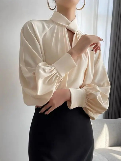 Blusa satinada con cuello alto – Amely