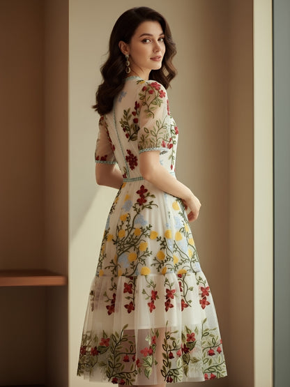 Vestido bordado de malla – Almendra