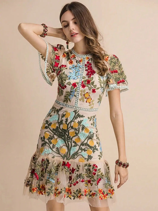 Vestido Bordado Floral – Elegante