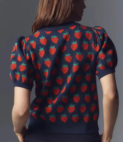 Suéter corto con diseño de frutillas – Alondra