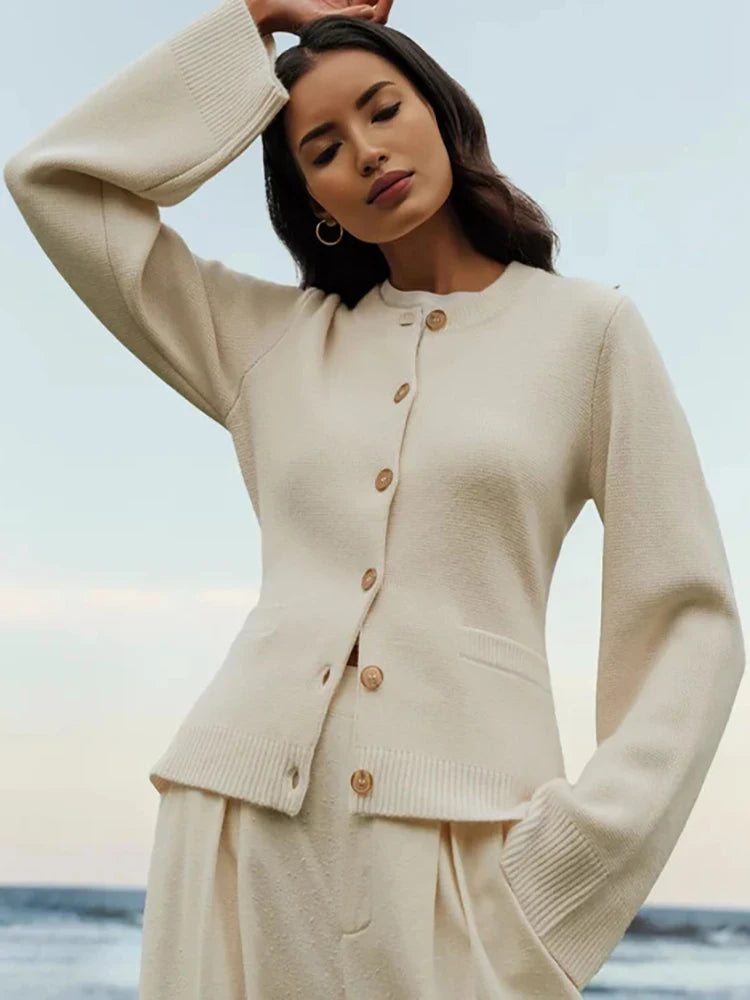 Cárdigan beige de punto fino – Renata