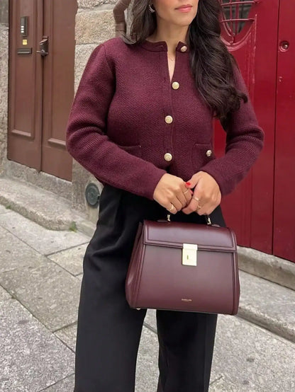 Cárdigan mor con botones dorados – Fiorella