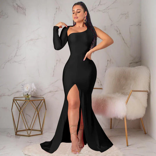 Vestido con abertura y una manga – Amalia