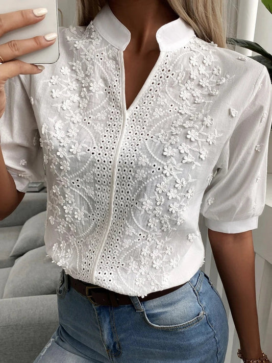 Blusa bordada con escote en V – Olivia